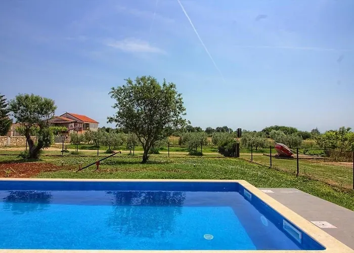 Ferienhaus Mit Privatpool Fuer 10 Personen Ca 150 Qm In Medulin, Istrien Suedkueste Von Istrien